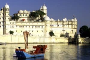 Now a hotel with walls made of black and white marble and adorned with semi-precious stones and ornamented niches.